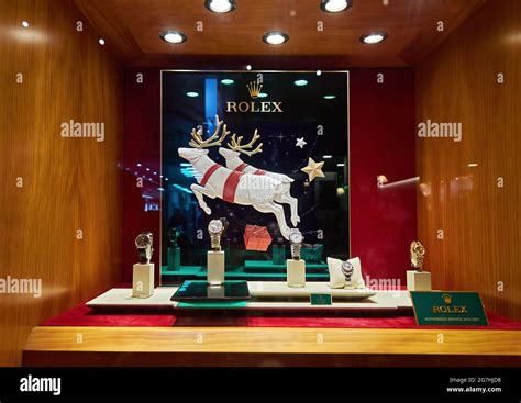 rolex window christmas display2019|Christmas collection from Rolex brand in store window.